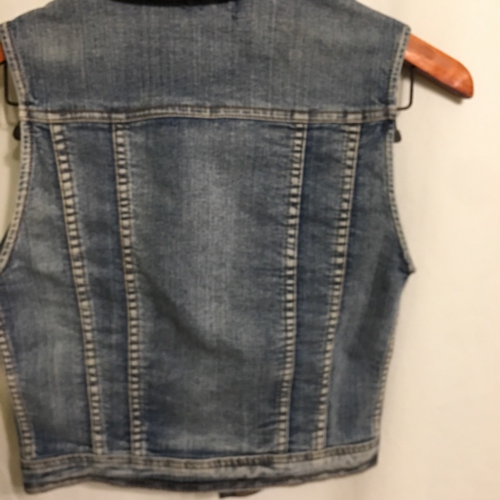 Vest - Picture 5 of 6